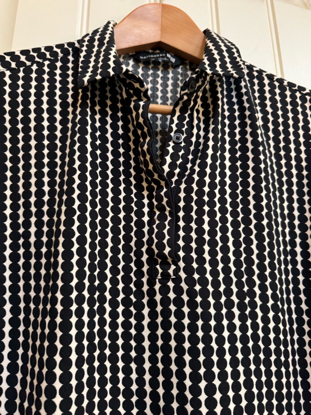 Marimekko x Uniqlo Black and Ivory Mod Dot Patterned Blouse. Size XS - Picture 3 of 7